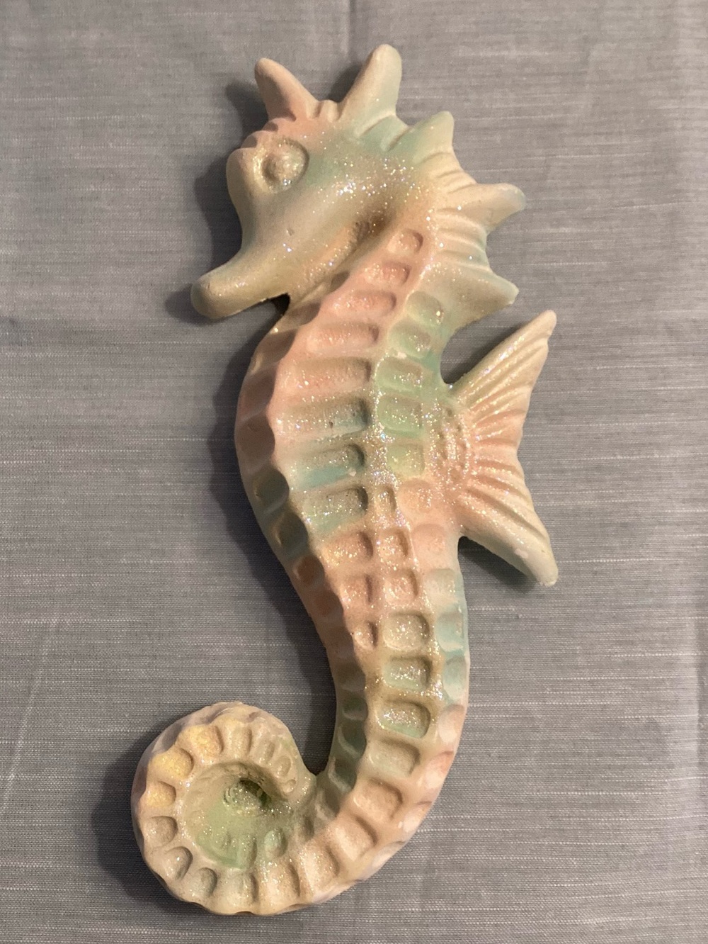 Pastel Seahorse Wall Plaque - Vintage MCM Style Chalkware 11.5” - IEC